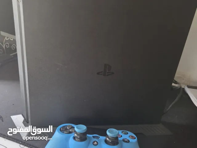 slim ps4 بحالة ممتازة مع يد  تحكم بحالة جيدة بسعة 500 جيجا