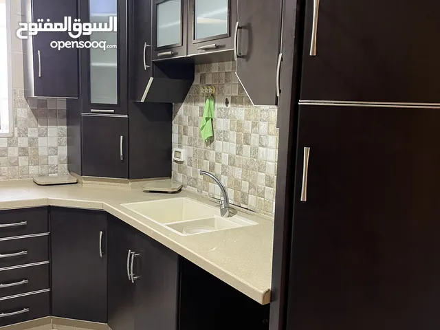 شقة ارضية مع حديقة ومدخل خاص