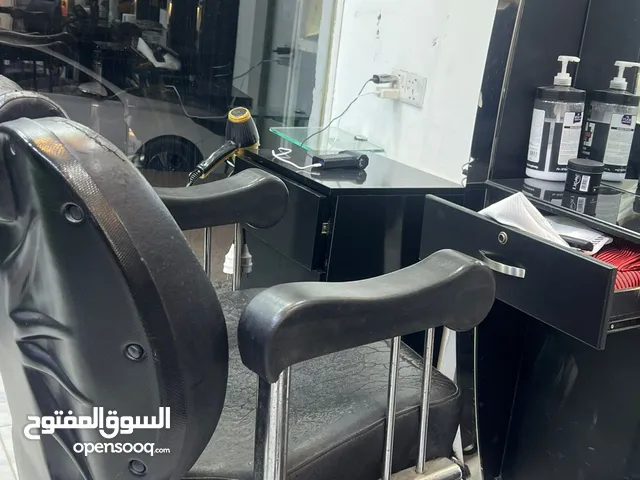اغراض محل حلاقة كاملة للبيع مستعمل قليل