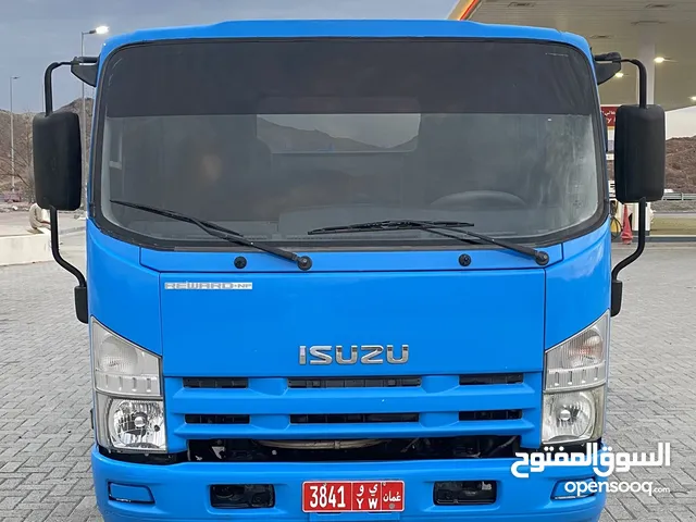 ايسوزو تنكر 2010 حجم 3.5 طن نظيف جداً