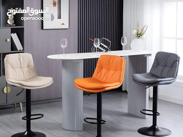 كرسي بار بتصميم حديث مبطن جلد عملي وبتصميم قوي ومتين كراسي البار مناسبة لطاولة الطعام وغرف الجلوس