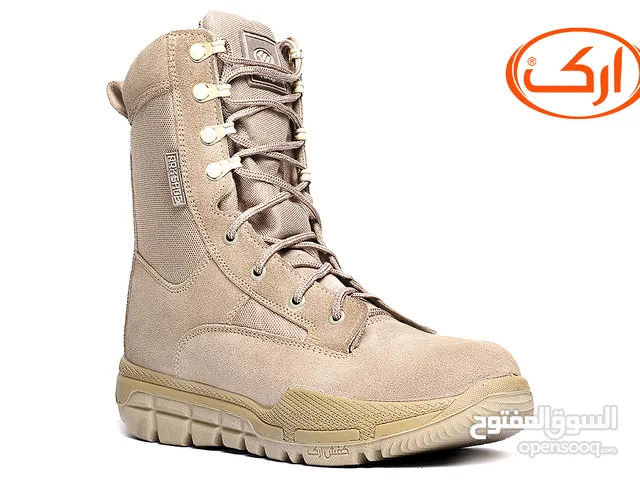 Military and army boots in sizes 40 to 45