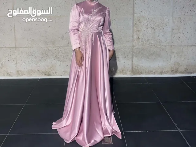 مجموعة فساتين للبيع