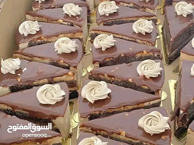 قطع كيك توزيعات القطعة بالف