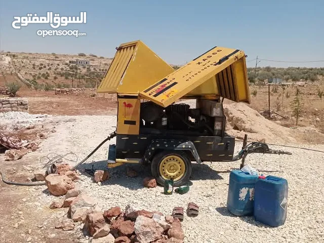 كمبريسة لجميع الحفريات أبار جور امتصاصيه هدم بأسعار تنافسية