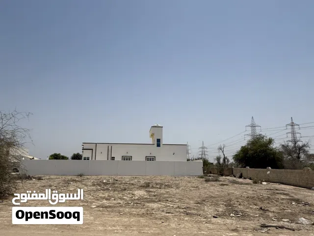 فرصة للبيع ارض سكنية ممتازة بركا الرميس كونر مفتوحة من جهتين بالقرب جميع الخدمات سهلة الدخول و الخرو