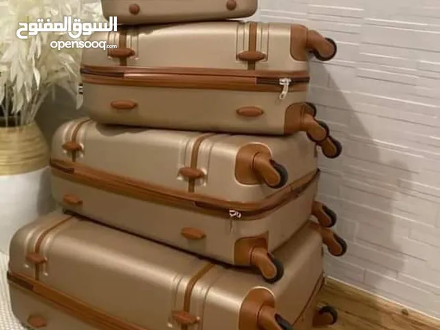 اهم مستلزمات السياحة حقائب سفر عرض على الطقم