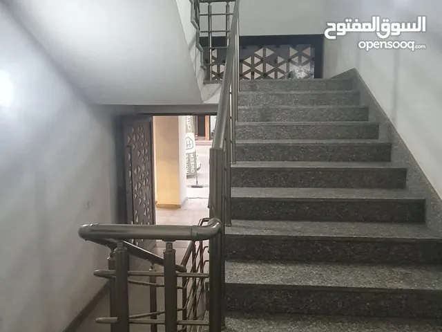 شقة جديدة مكتبية وإدارية للإيجار ماشاء الله في مدينة طرابلس في طريق المشتل بعد شيل المشتل علي يمين