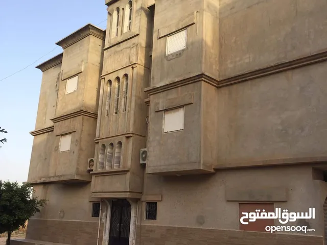 عمارة علي ثلاث شوارع في مستشفى العسكري
