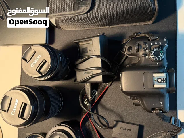 للبيع طقم تصوير بثلاث عدسات وفلاش مع  كاميرا Canon EOS 750D بحالة ممتازة