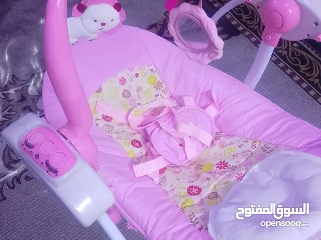 كرسي أطفال هزاز مستعمل قليل