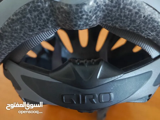 خوذتين specializedو Giro helemt