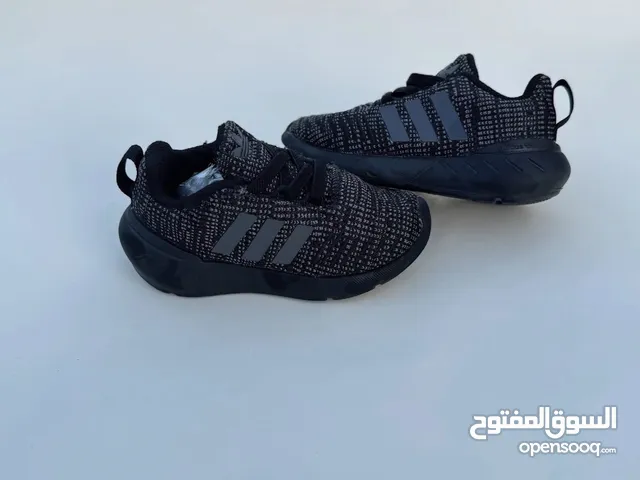 حذاء Adidas Kids أسود – جديد بدون كرتونة للاطفال. نمرة23