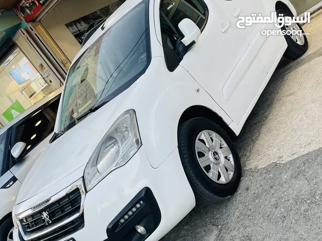 بارتنر للبيع 2018 موجوده بالخليل
