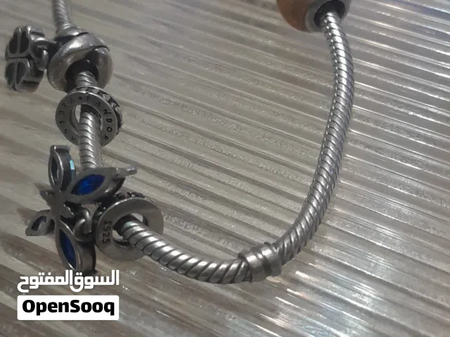 سواره فضه باندورا الأصلي الأصلي بحاله ممتازه جدا   السعر نهائي نهائي   60
