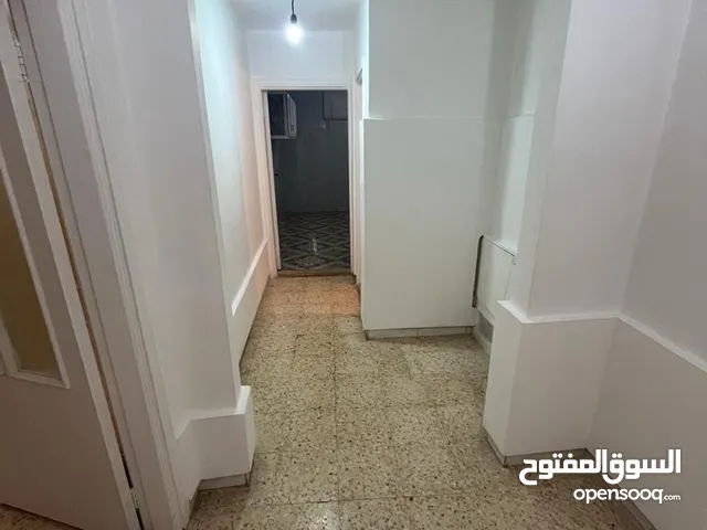 شقة للايجار مرج الحمام خلف المدارس العالمية طابق ارضي مساحة 165م
