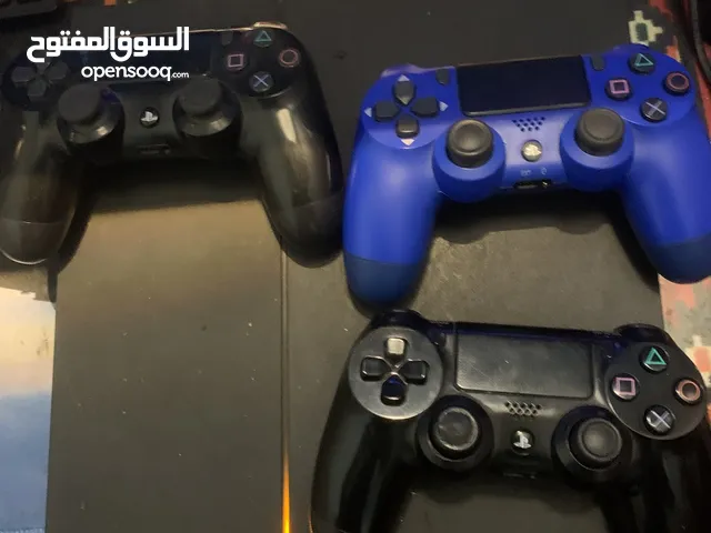 PlayStation 4 fat 512G مستعمل شبه جديد معاه كرتونه و تلاته أيادي اصليه