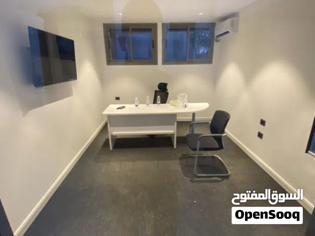 مكتب مجهز في مركز النخيل