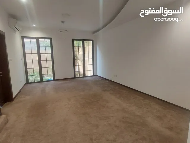 11 m2 4 Bedrooms Townhouse for Rent in Muharraq Galaly