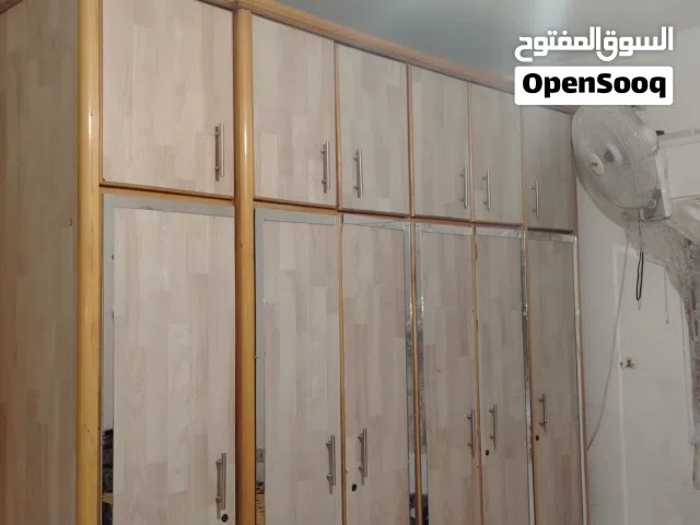 خزانه ست ابواب طابقين خشب زان واجهه فورمايكا نضيفه مفصلات طقم جديد موجودة اربد اشارة الاسكان