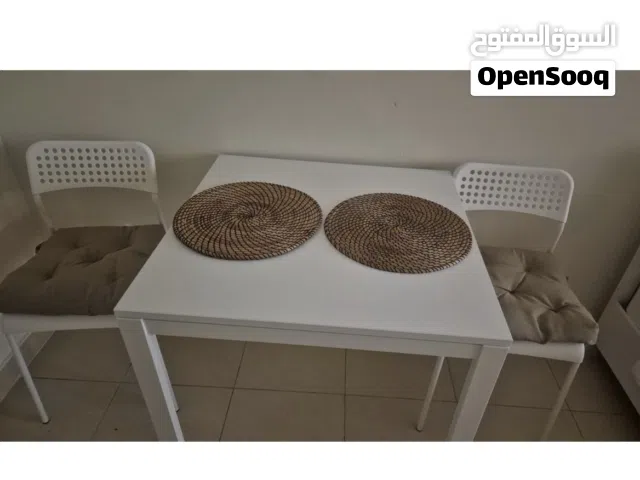 طاولة طعام من ايكيا بحالة جيدة