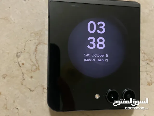 Samsung Galaxy Z Flip 5G 8 GB in Sharjah