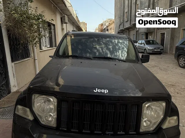 2012 جيب ليبرتى Standard