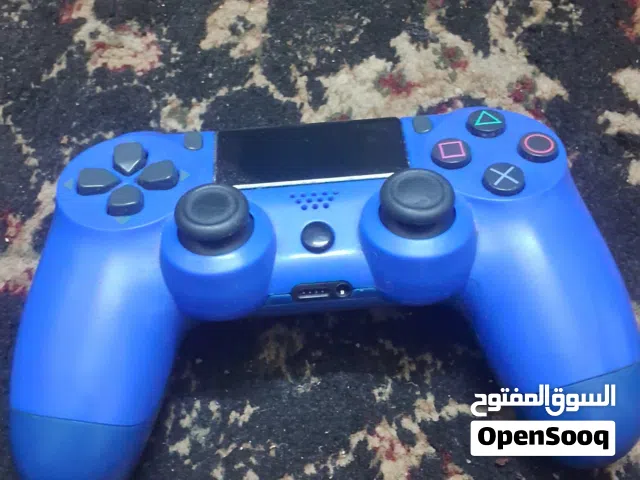 قير بلايستيشن 4 كوبي مستعمل بس هو تمام يعني بس شهر كذا ... المشكلة: بس انه ما يشحن يباله تصليح.