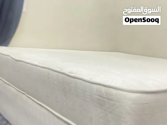 سرير مكون من شخصين و اكثر كبير جدا و لا ياخذ مساحه