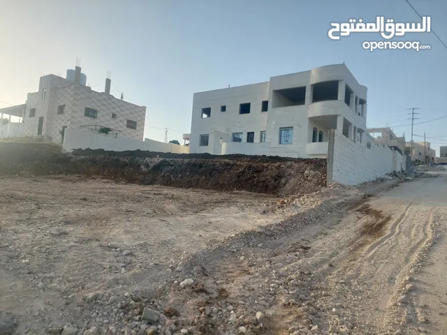 بيت تحت الإنشاء