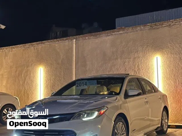 2014 تويوتا افالون Limited