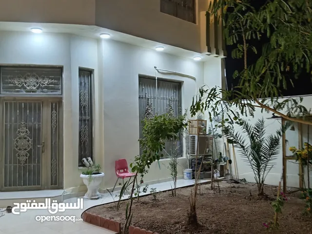 دار سكن مساحه 200 متر زراعي بأسم عراقي نفس المنطقه بناء درجه اولى طابقين