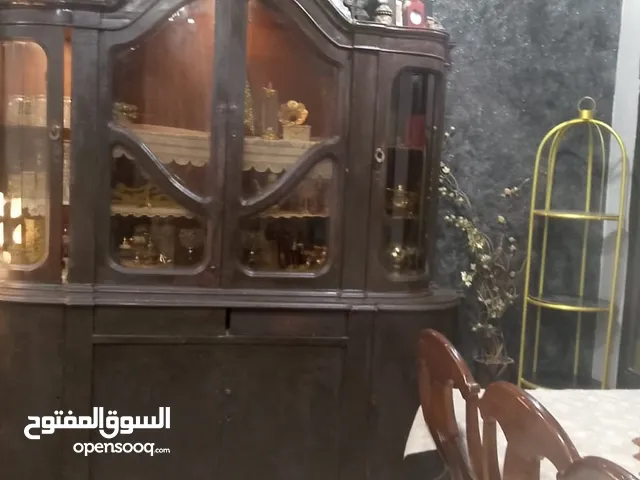بوفيه يوجد فيه أضافة مخفيه قابل للتفاوض في شي بسيط