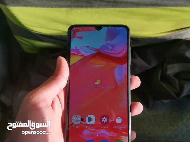 موبايل للبيع اي سبعين A70 مساحته 128 عشوائية 6 جهاز مكفول امبدل فقط قاعده شحن وباقي مكفول بصمه بل شا