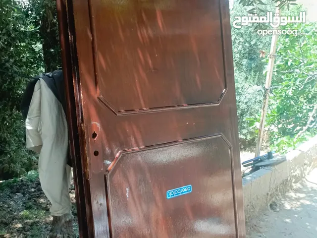 يوجد لدينا ابواب للبيع