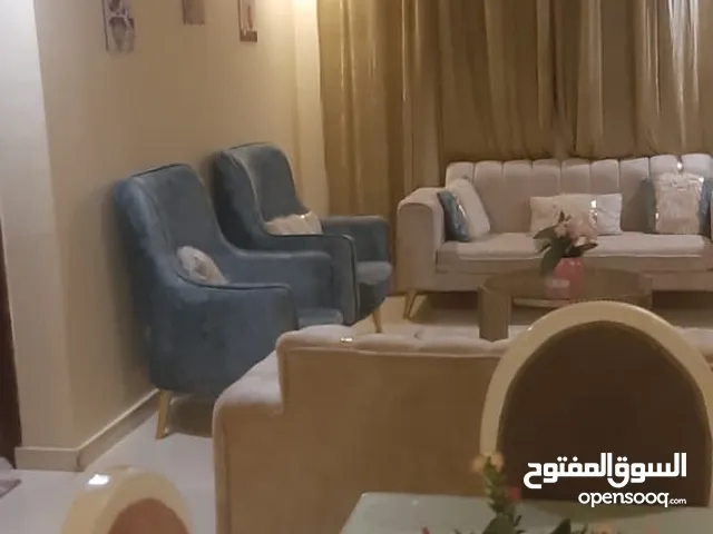 شقة   للايجار  مفروشة بالكامل مستوى راقى حسن محمد فيصل