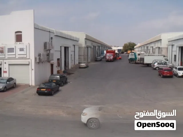 مخازن للإيجار - غــلا _ سـهلة الوصول من ثلاثة شوارع رئيسية