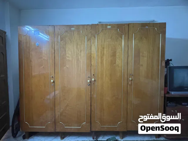 خزانه خشب زان بحاله جيده جدا
