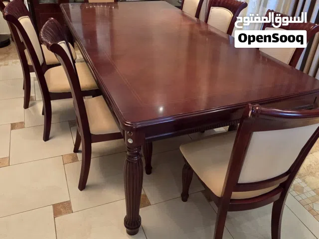 طاولة طعام 8 كراسي وبوفيه عدد 2