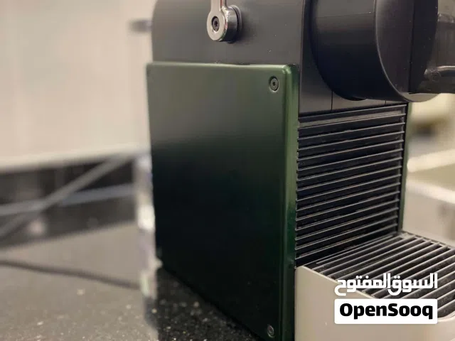 ماكينة نسبريسو بيكسي استعمال خفيف، كفالة فعالة من الوكيل، لون اخضر زيتي فخم، هيكل معدني من الستانلس