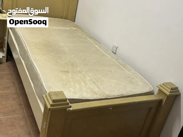 single bed and mattress bd18 good condition سرير مفرد مع مرتبة bd18 بحالة جيدة