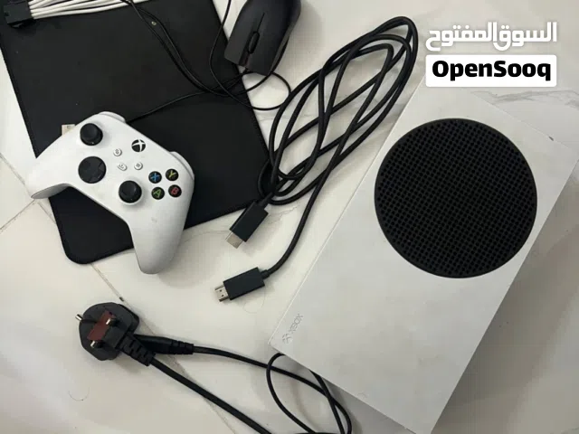 إكس بوكس سيريس  إس نضيف جدا مع ملحقات
