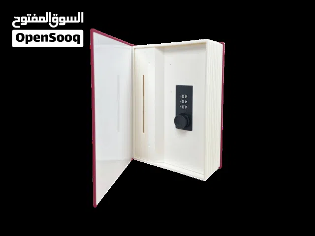 قاصة على شكل كتاب