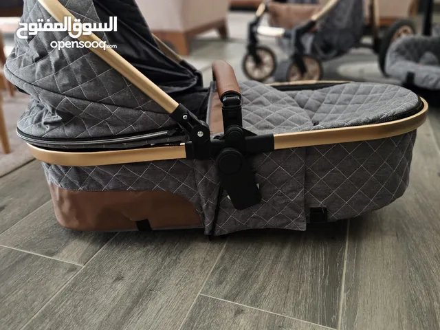 عربية أطفال واقعد للسيارة