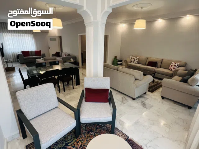 شقة مفروشة للايجار فاخرة جدا عمان /الدوار الرابع خلف فندق الريتز كارلتون  من المالك مباشرة