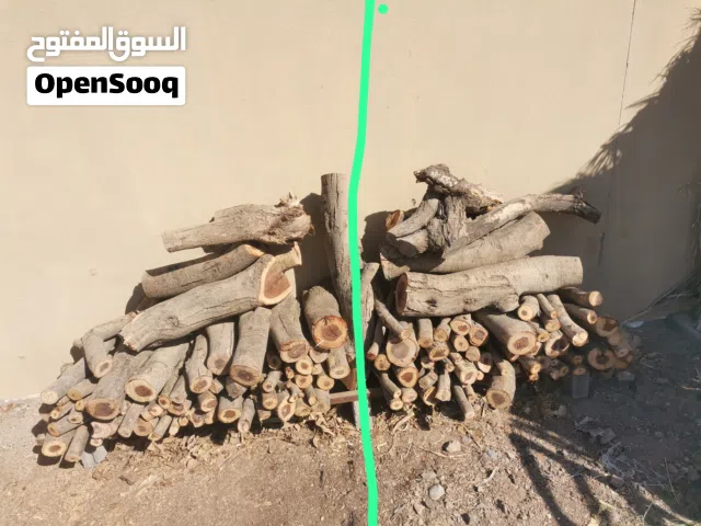 حطب سمر للبيع  متنوع الحجم يصلح لـشَّوي والتنور سعر كل قسم 50 ريال شامل التوصيل في الصوره توضح الكمي