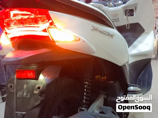 دراجه pcx الجيل الثاني مال باله جديد ما ماشي بيها متر من المعرض ببغداد للبيت