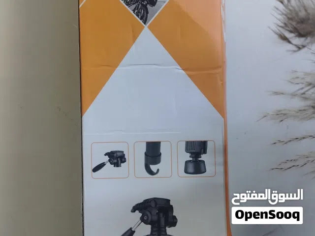 الحامل ثلاثي القوائم   الموجود في الصورة هو منتج من UEGOGO، وتحديداً من سلسلة T.