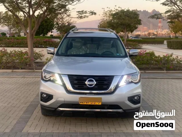 Used Nissan Pathfinder in Al Dakhiliya