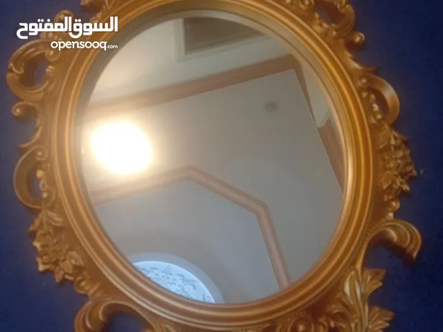 مرآة جدارية فاخرة بحالة ممتازة للبيع